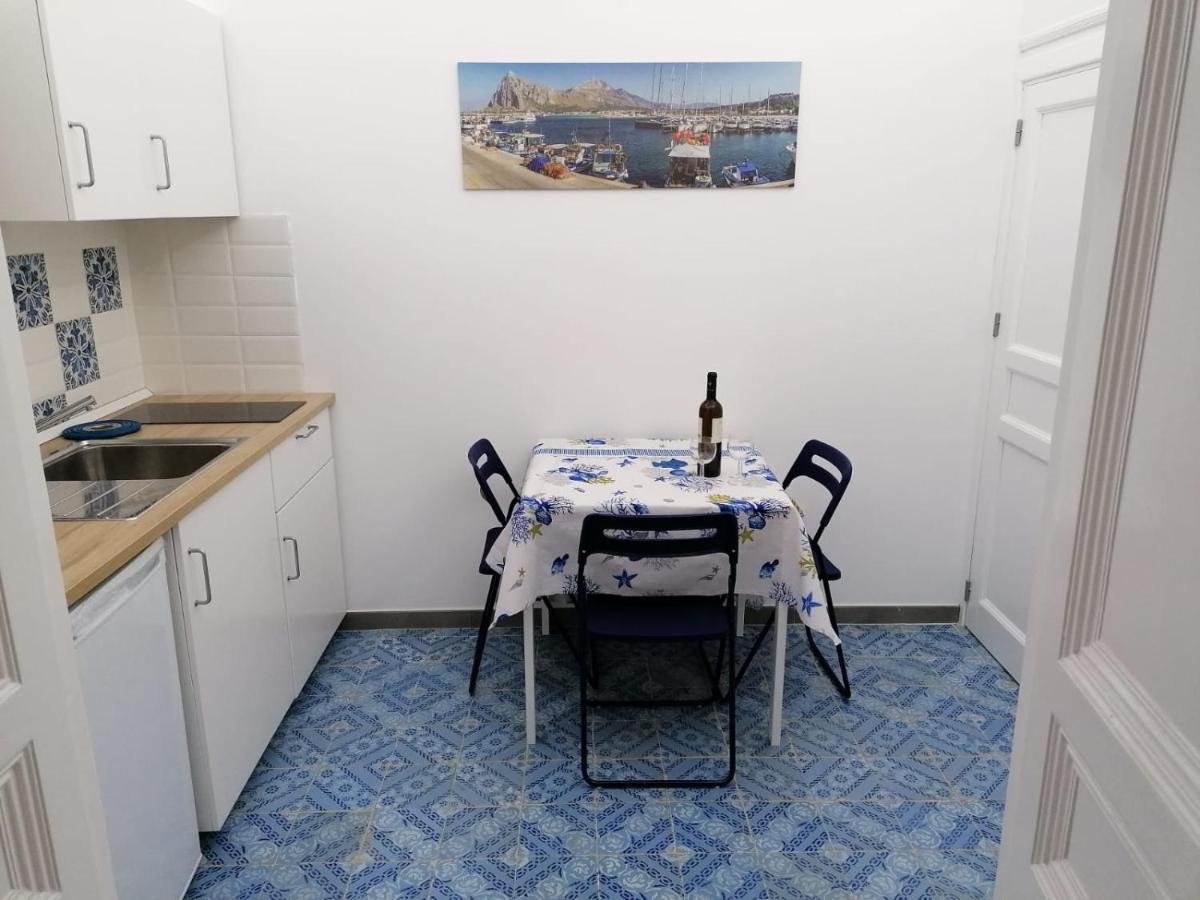 Case Vacanze Azzurra, Loredana E Trinacria カステッランマーレ・デル・ゴルフォ エクステリア 写真