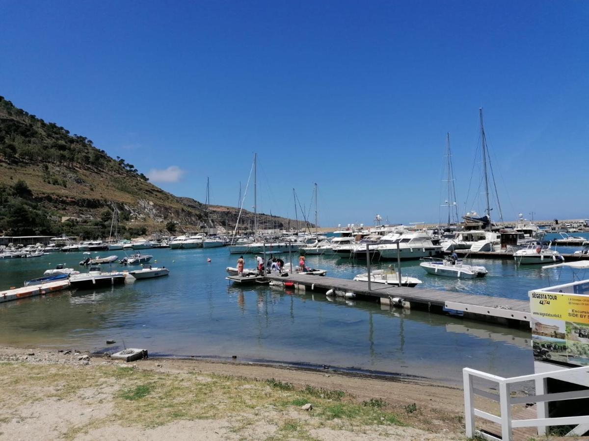 Case Vacanze Azzurra, Loredana E Trinacria カステッランマーレ・デル・ゴルフォ エクステリア 写真