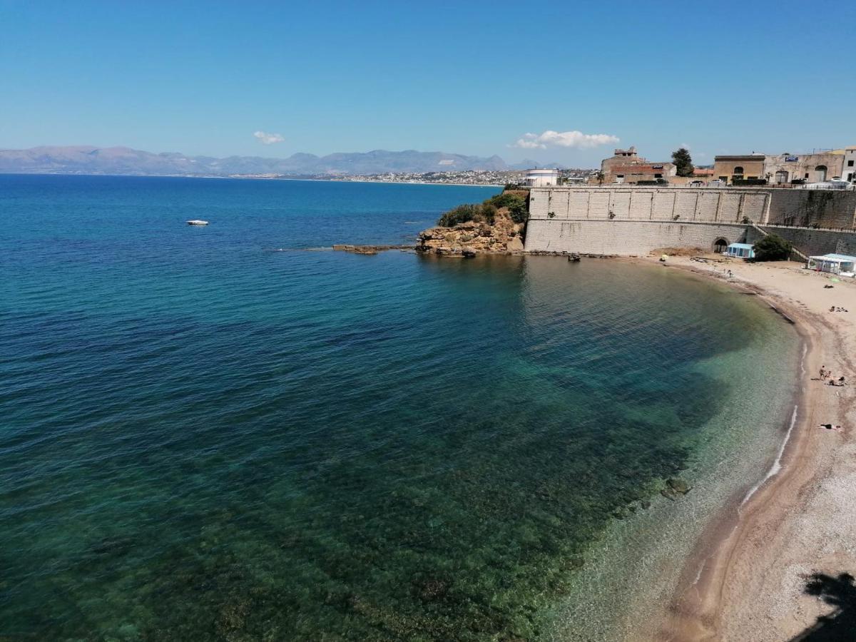 Case Vacanze Azzurra, Loredana E Trinacria カステッランマーレ・デル・ゴルフォ エクステリア 写真