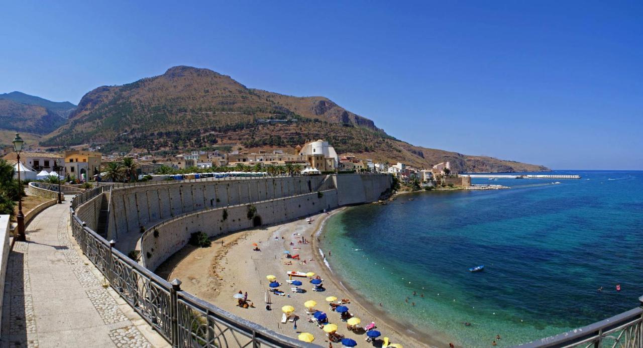 Case Vacanze Azzurra, Loredana E Trinacria カステッランマーレ・デル・ゴルフォ エクステリア 写真